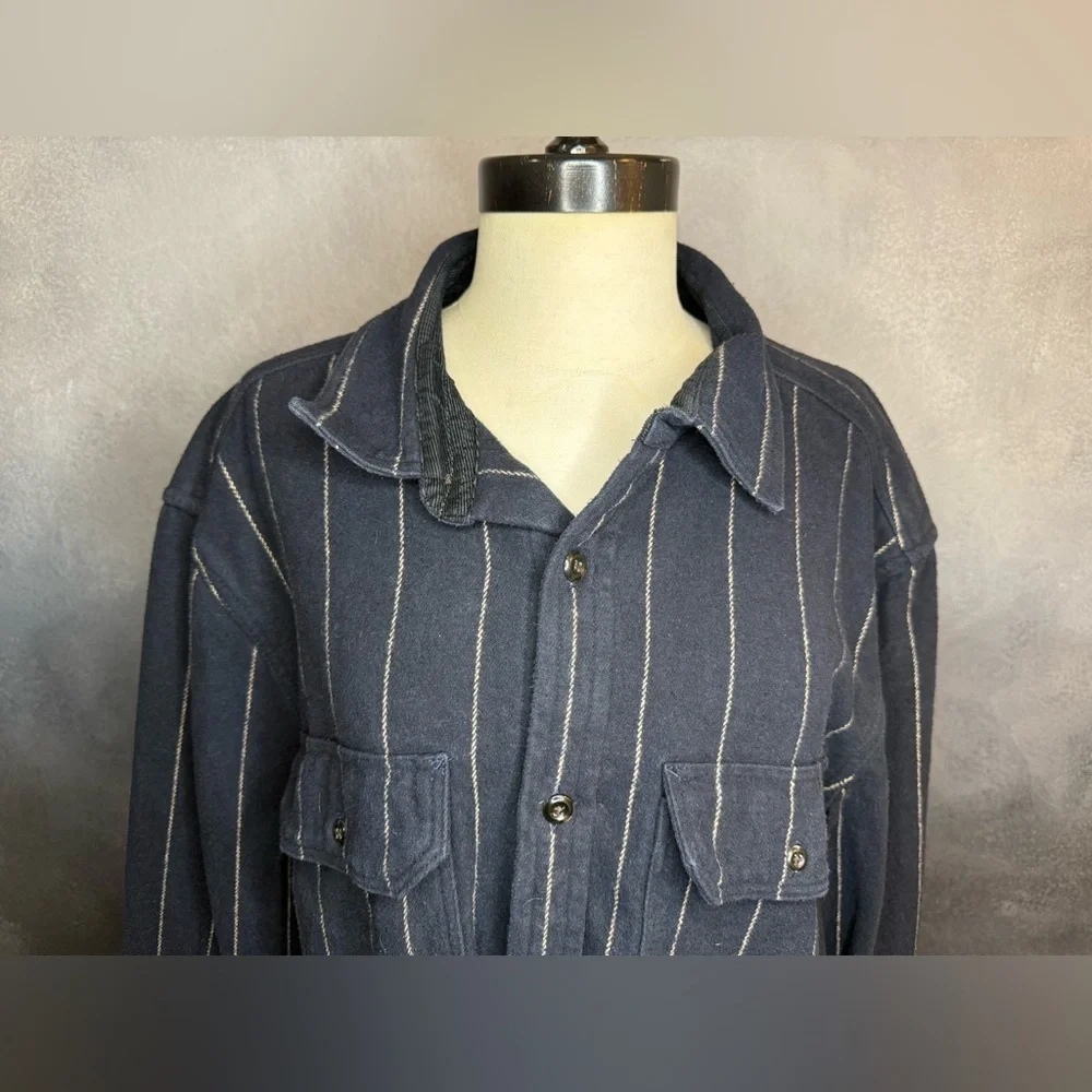 Banana Republic Men’s Standard Fit Heavyweight Button-Up Shirt XL Blue Pinstripe